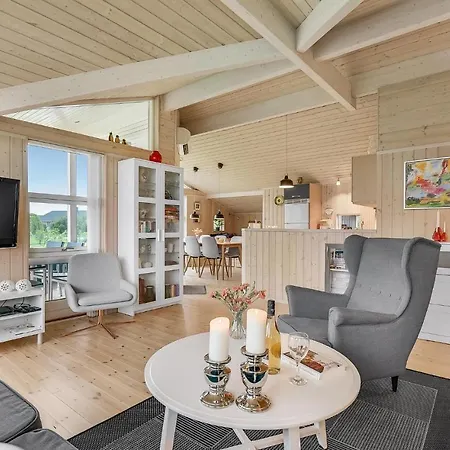 別荘 3 Bedroom Stunning In Juelsminde Sønderby