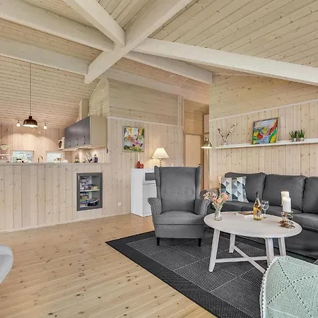 Beautiful Home In Juelsminde With Sauna *