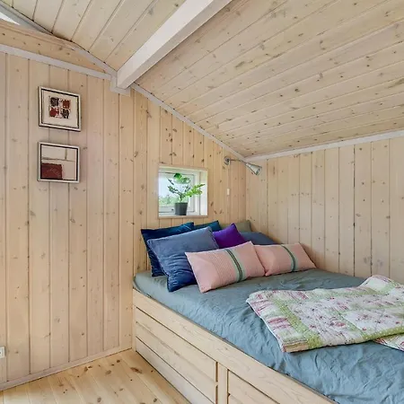 Beautiful Home In Juelsminde With Sauna Prázdninový dům